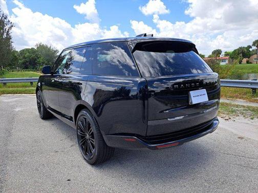 2025 Land Rover Range Rover P530 SE