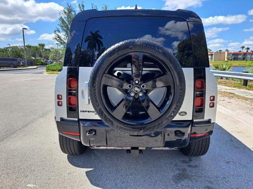 2023 Land Rover Defender 110 X-Dynamic SE