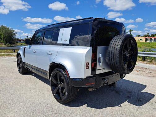 2023 Land Rover Defender 110 X-Dynamic SE