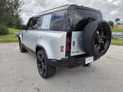 2023 Land Rover Defender 110 X-Dynamic SE