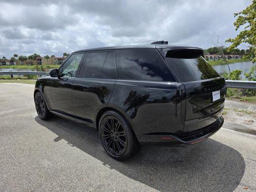 Santorini Black Metallic 2026 Land Rover Range Rover P400 SE