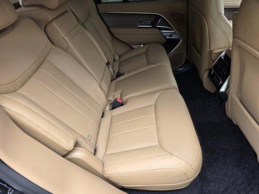 Santorini Black Metallic 2026 Land Rover Range Rover P400 SE