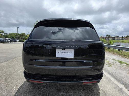 Santorini Black Metallic 2026 Land Rover Range Rover P400 SE