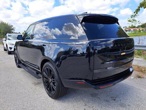 2025 Land Rover Range Rover P400 SE 7 Seat