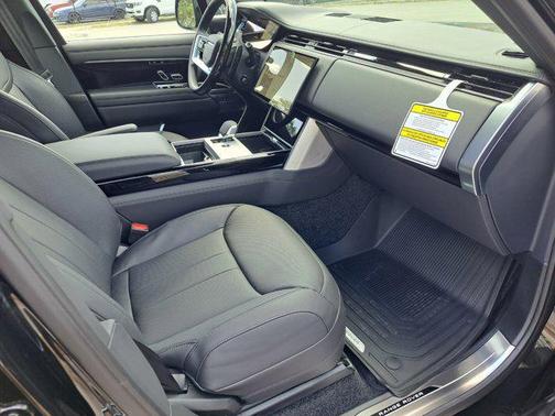 2025 Land Rover Range Rover P400 SE 7 Seat