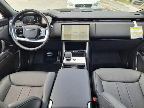 2025 Land Rover Range Rover P400 SE 7 Seat