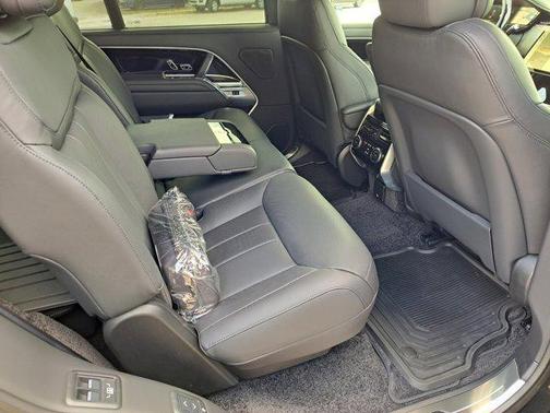 2025 Land Rover Range Rover P400 SE 7 Seat