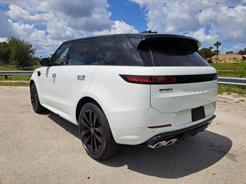 2025 Land Rover Range Rover Sport SE