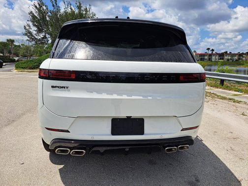 2025 Land Rover Range Rover Sport SE