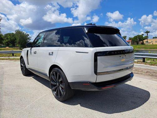 2025 Land Rover Range Rover P615 SV
