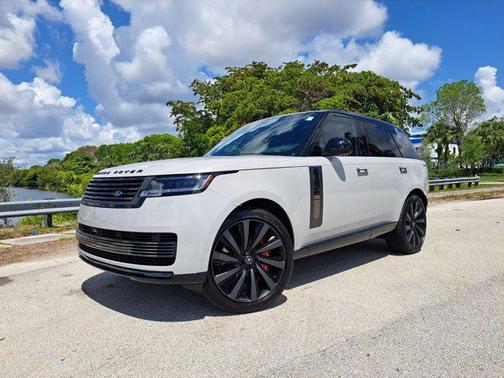 2025 Land Rover Range Rover P615 SV