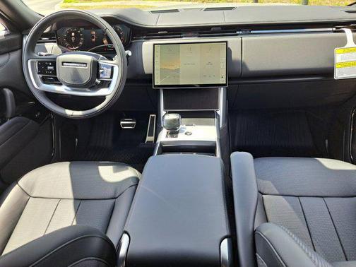 2025 Land Rover Range Rover P615 SV