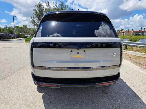 2025 Land Rover Range Rover P615 SV