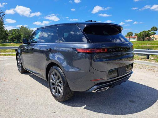 2025 Land Rover Range Rover Sport SE