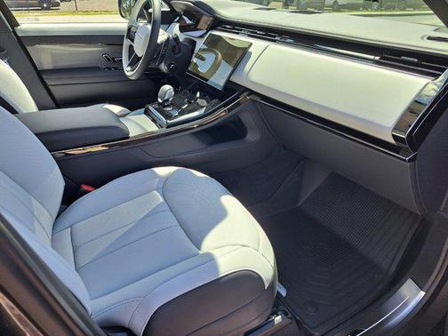 2025 Land Rover Range Rover Sport SE