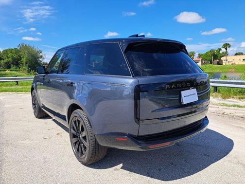 2025 Land Rover Range Rover P550e SE