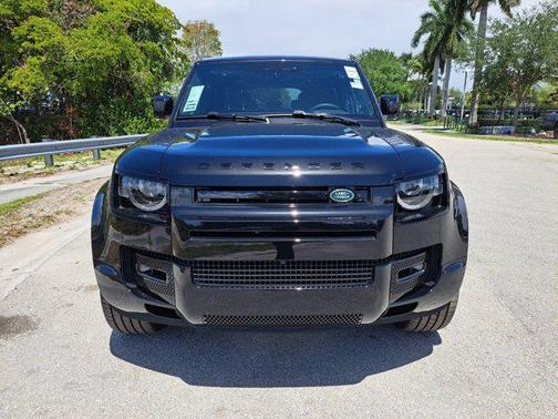 2025 Land Rover Defender V8