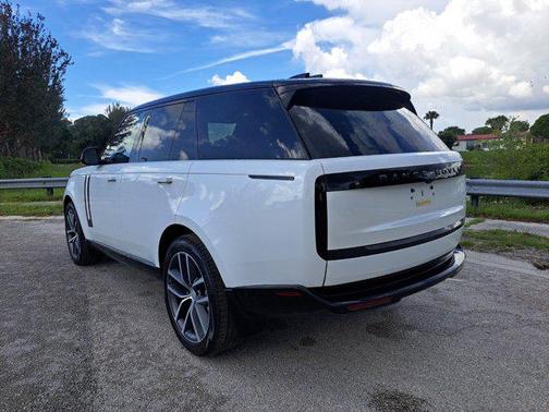 2025 Land Rover Range Rover P530 SE
