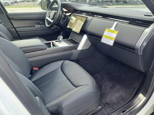 2025 Land Rover Range Rover P530 SE