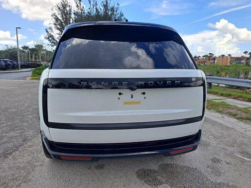 2025 Land Rover Range Rover P530 SE