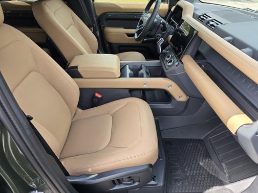 Woolstone Green Metallic 2026 Land Rover Defender P400 X-Dynamic SE
