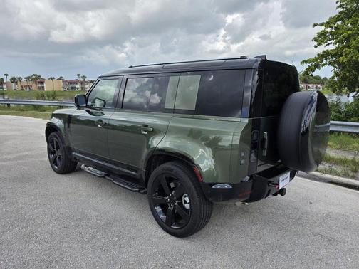 Woolstone Green Metallic 2026 Land Rover Defender P400 X-Dynamic SE