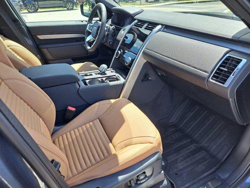 2025 Land Rover Discovery P360 Dynamic SE