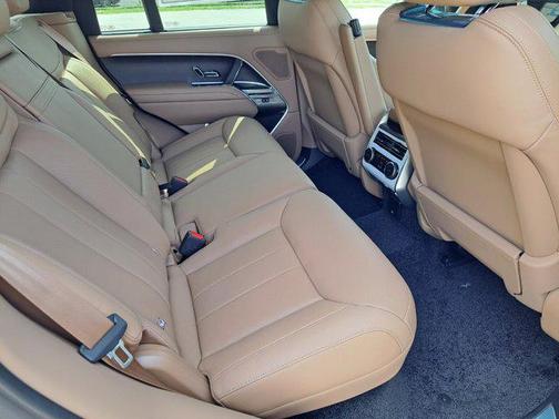 2025 Land Rover Range Rover P400 SE