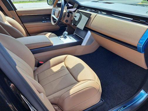 2025 Land Rover Range Rover P400 SE