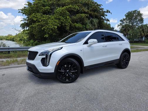 Crystal White Tricoat 2022 Cadillac XT4 Sport