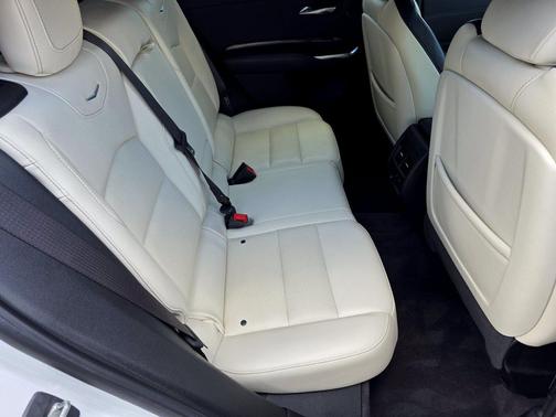 Crystal White Tricoat 2022 Cadillac XT4 Sport