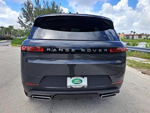 2025 Land Rover Range Rover Sport SE