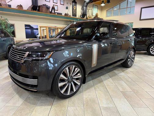 2025 Land Rover Range Rover P615 SV