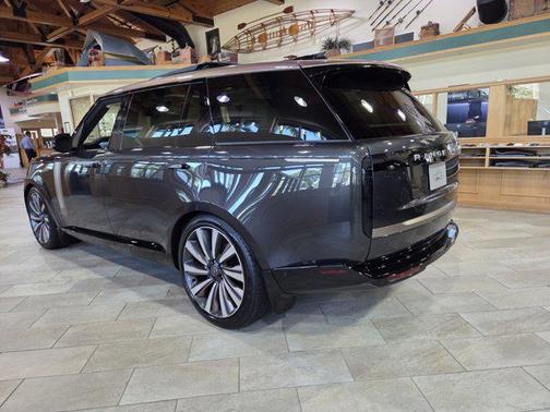 2025 Land Rover Range Rover P615 SV