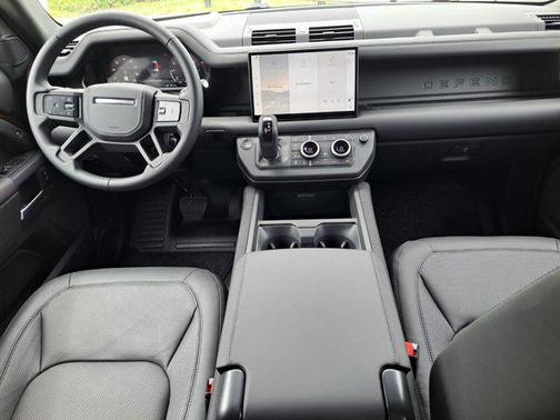 2025 Land Rover Defender 130 P400 Outbound