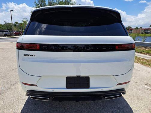 2025 Land Rover Range Rover Sport SE