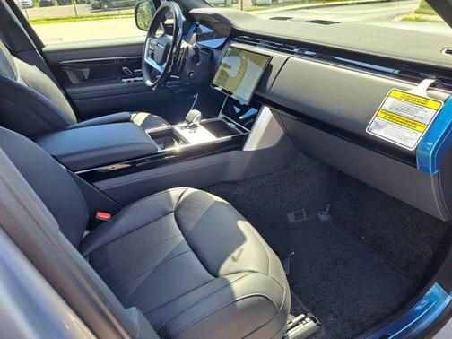 2025 Land Rover Range Rover P400 SE