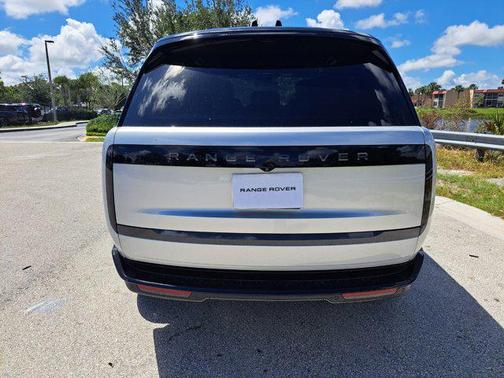 2025 Land Rover Range Rover P400 SE