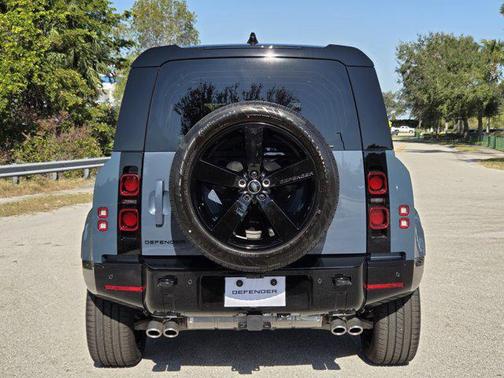 2025 Land Rover Defender 110 P500 X-Dynamic SE