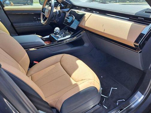 2025 Land Rover Range Rover Sport SE