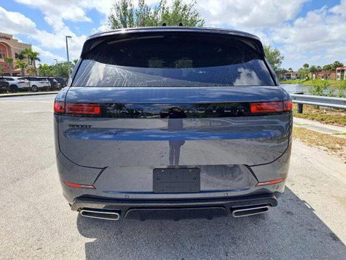 2025 Land Rover Range Rover Sport SE