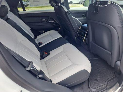 2025 Land Rover Range Rover Sport SE