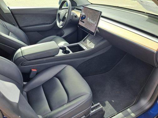 2022 Tesla Model Y Long Range Dual Motor All-Wheel Drive