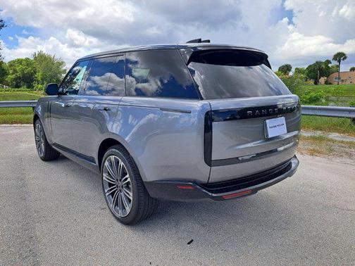 2025 Land Rover Range Rover P400 SE