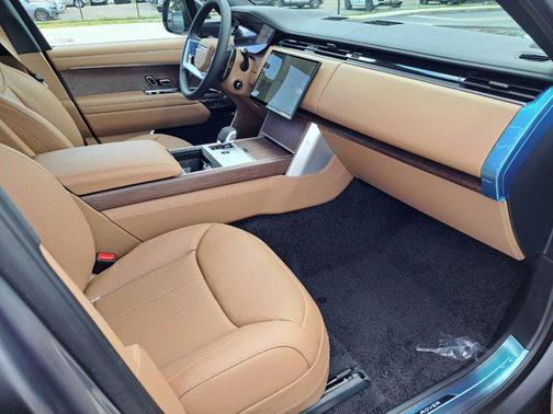 2025 Land Rover Range Rover P400 SE
