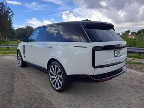 2025 Land Rover Range Rover P400 SE 7 Seat