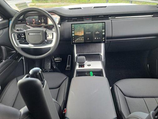 2025 Land Rover Range Rover P400 SE 7 Seat