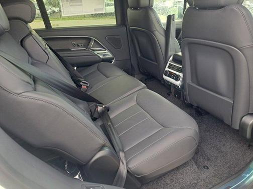 2025 Land Rover Range Rover P400 SE 7 Seat