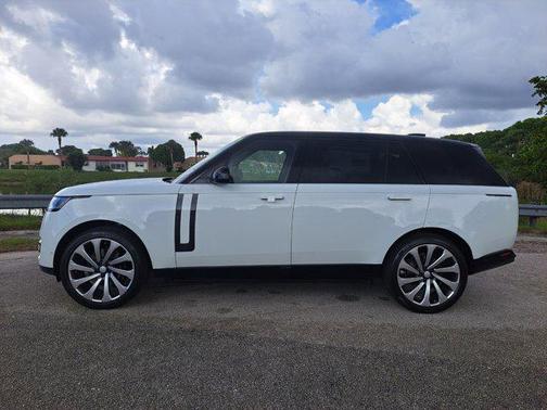 2025 Land Rover Range Rover P400 SE 7 Seat