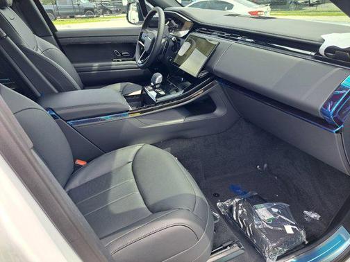 2025 Land Rover Range Rover Sport SE